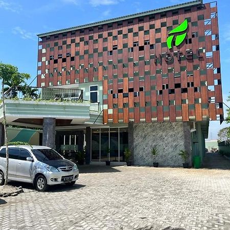 T Hotel Kualanamu Lubukpakam Εξωτερικό φωτογραφία