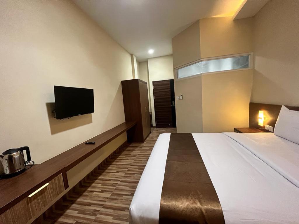 T Hotel Kualanamu Lubukpakam Εξωτερικό φωτογραφία