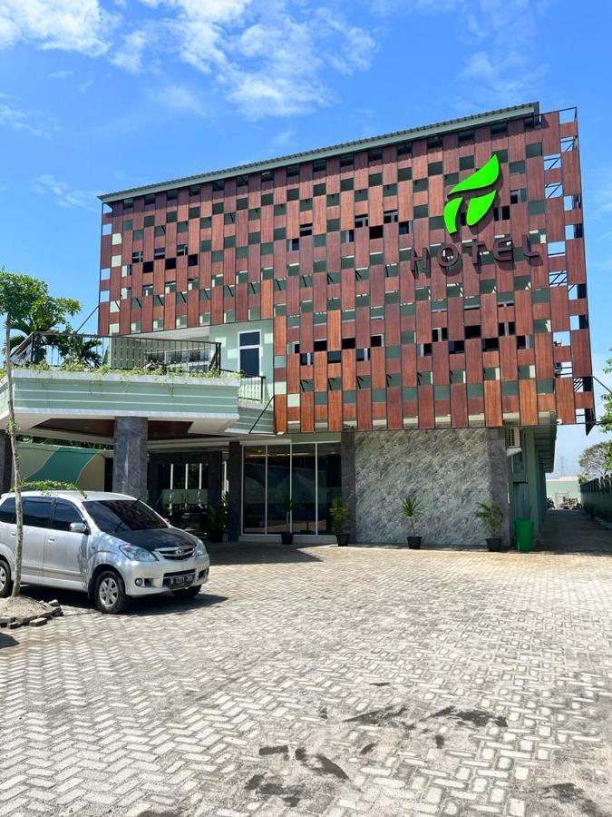 T Hotel Kualanamu Lubukpakam Εξωτερικό φωτογραφία